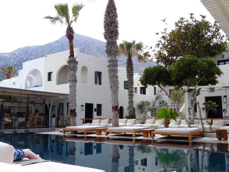 Hébergement piscine Kamari Santorin