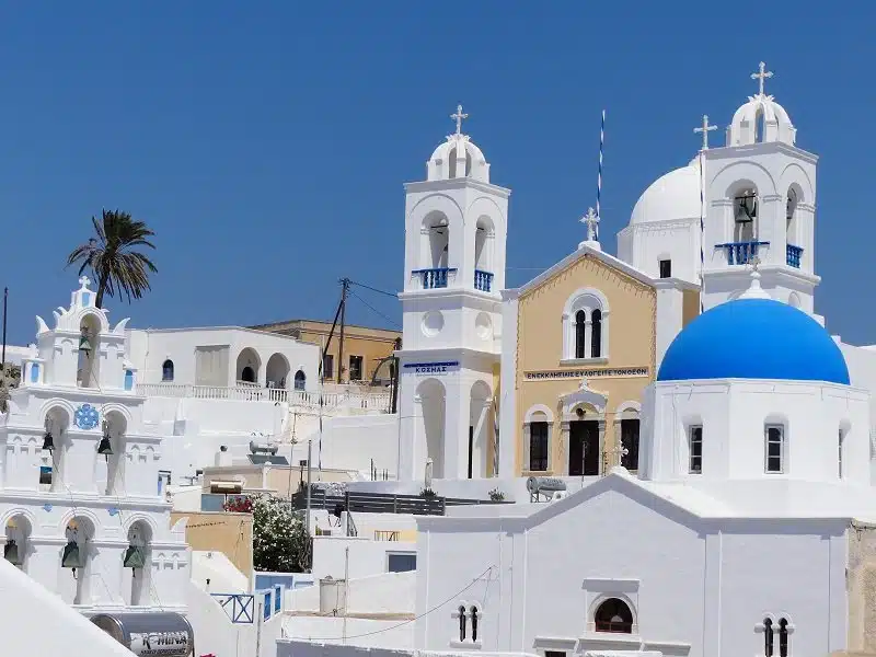Santorin : L&rsquo;île aux contrastes en minibus et coucher de soleil à Oia