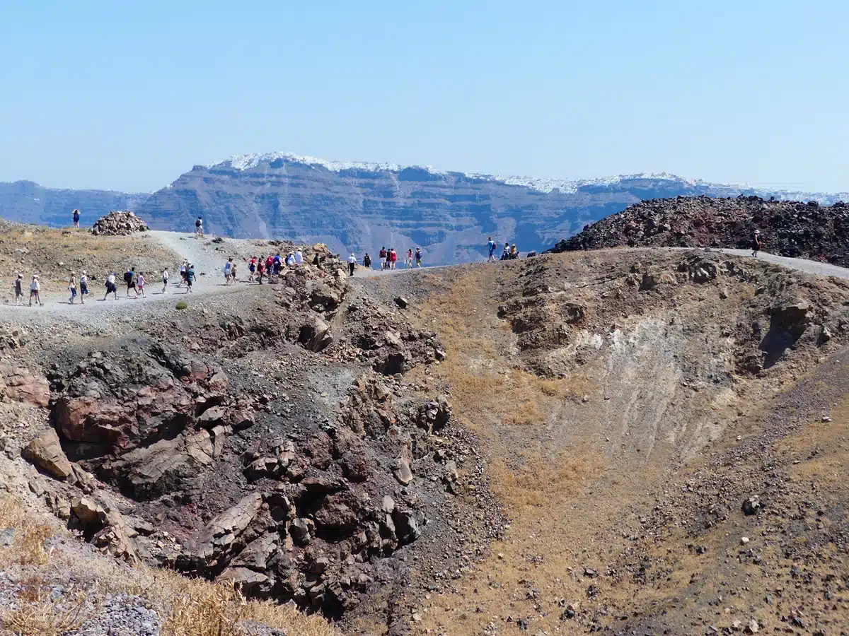 Santorin : Croisière authentique entre volcan, sources thermales et caldeira