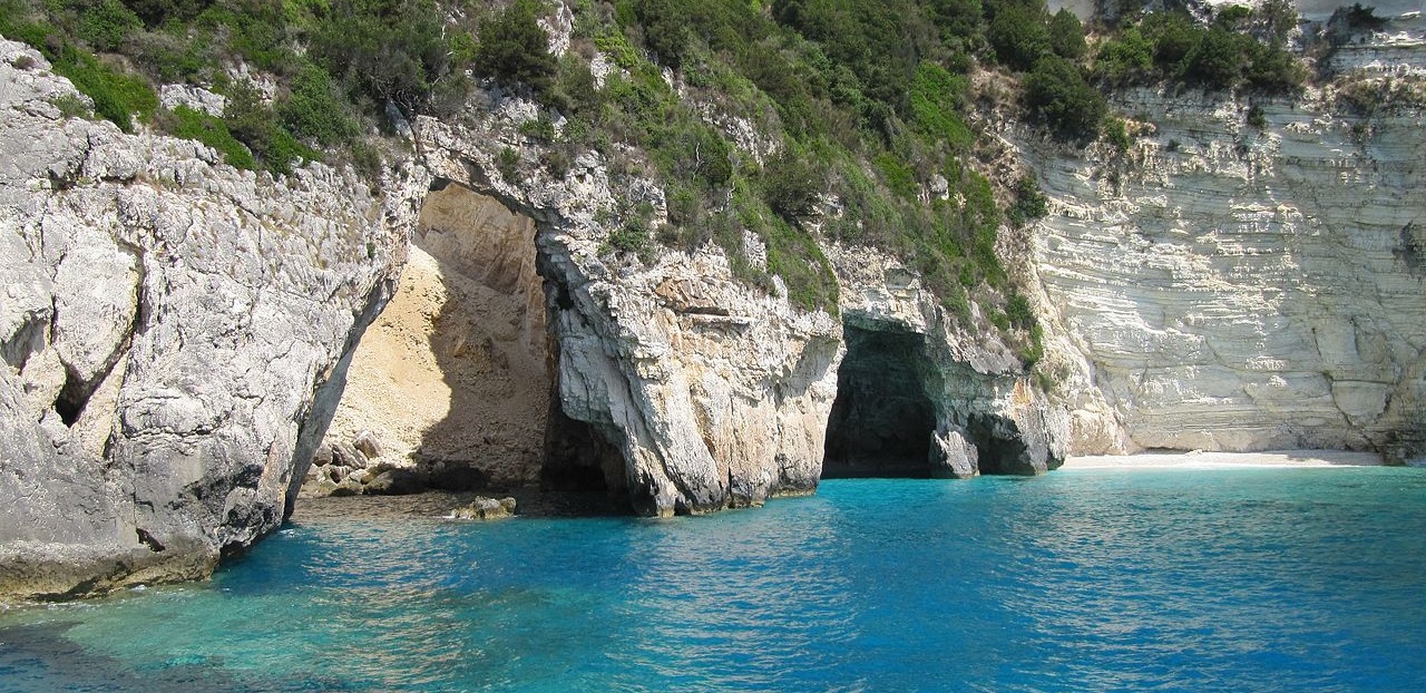 Les Grottes Bleues de Paxos
