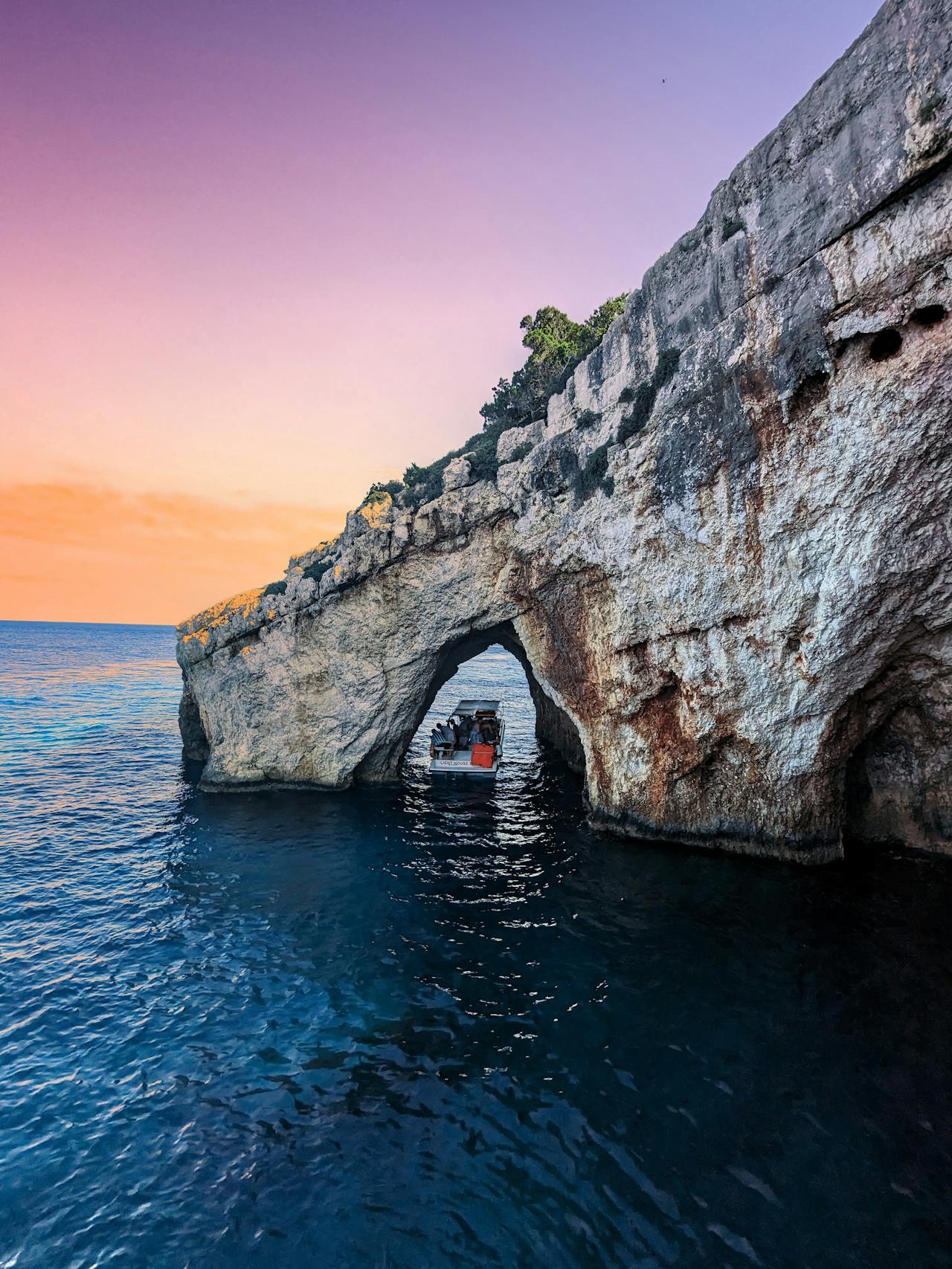 Intérieur des Grottes Bleues de Zakynthos