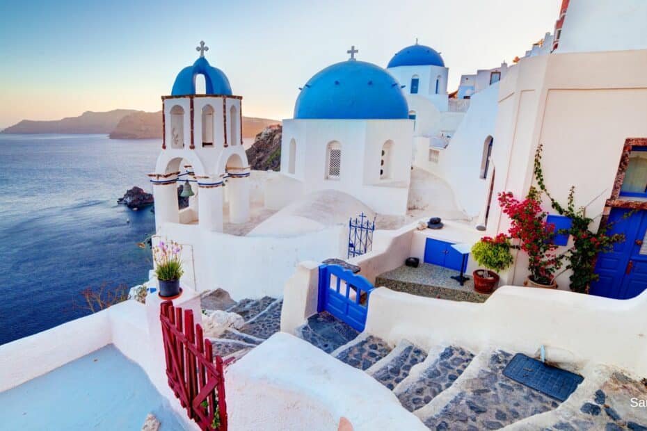 oia santorin cyclades (2) oia santorin cyclades (2)