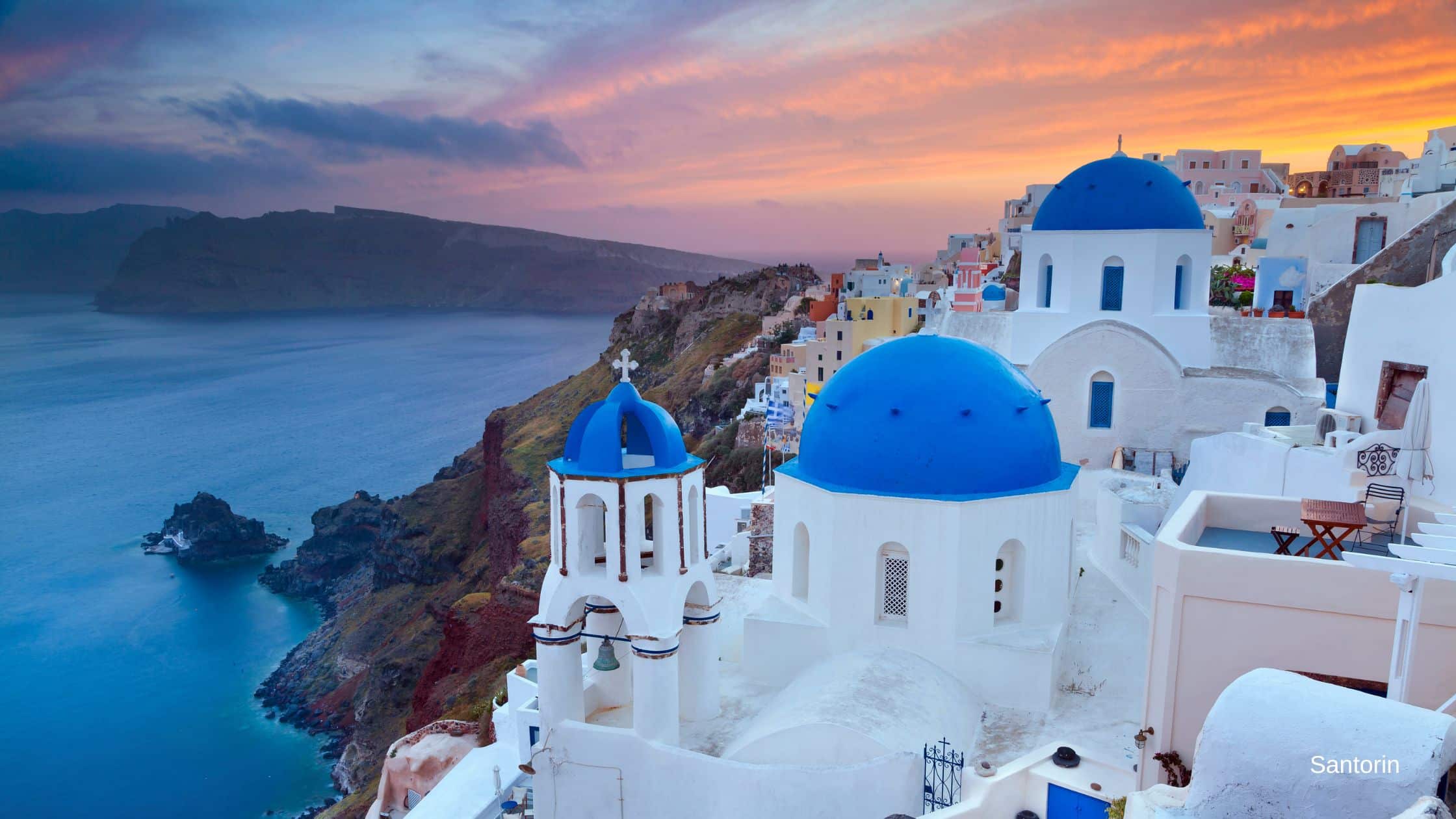 Santorin, Cyclades — dômes bleus et caldeira