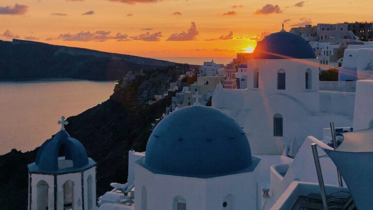 ou voir les meilleurs couchers de soleil a santorin