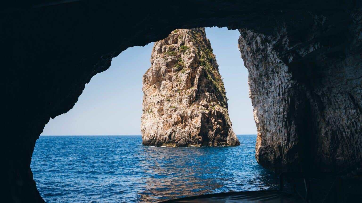 Vue depuis les grottes bleues