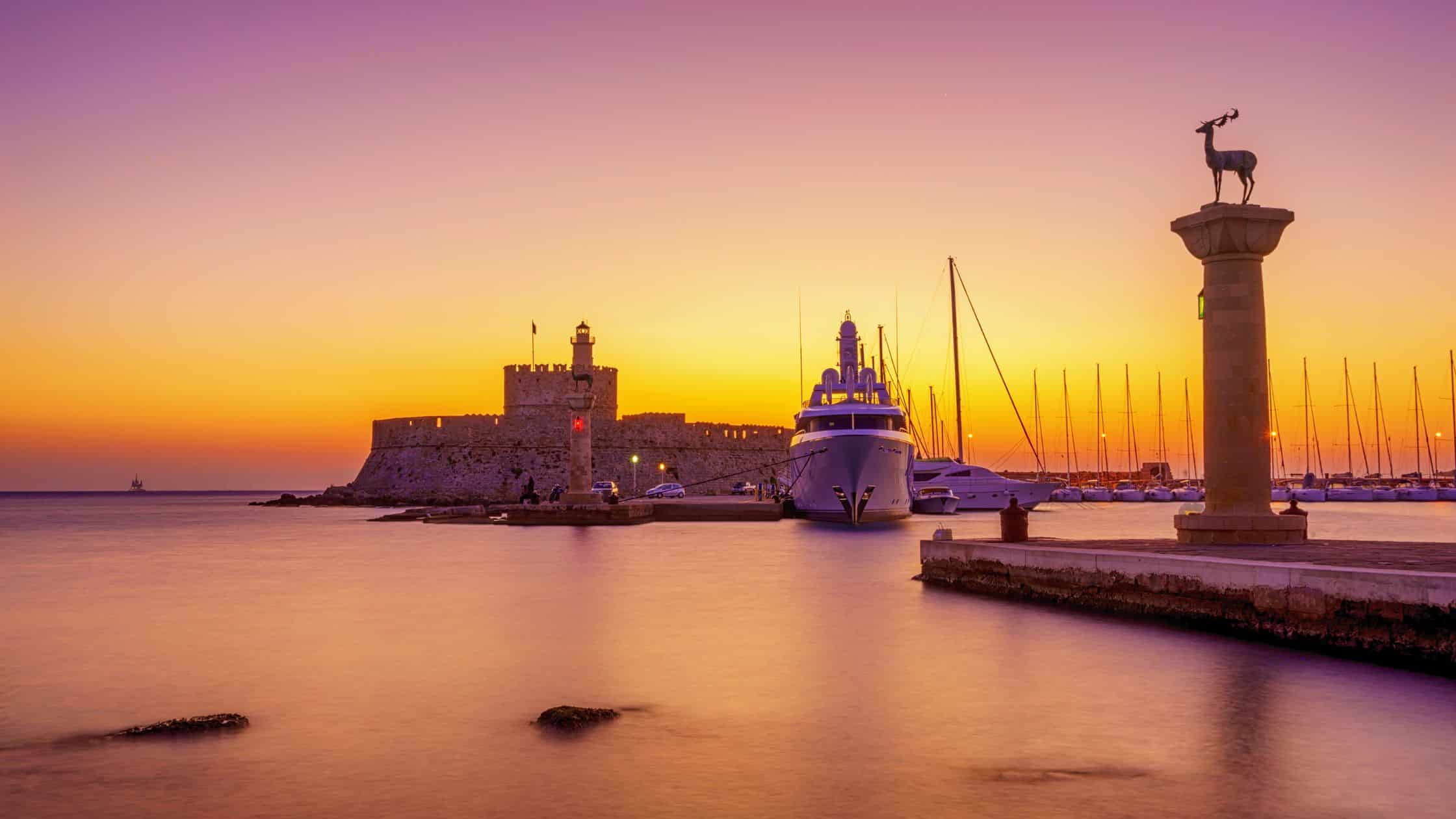 Départ du port de Mandraki à Rhodes