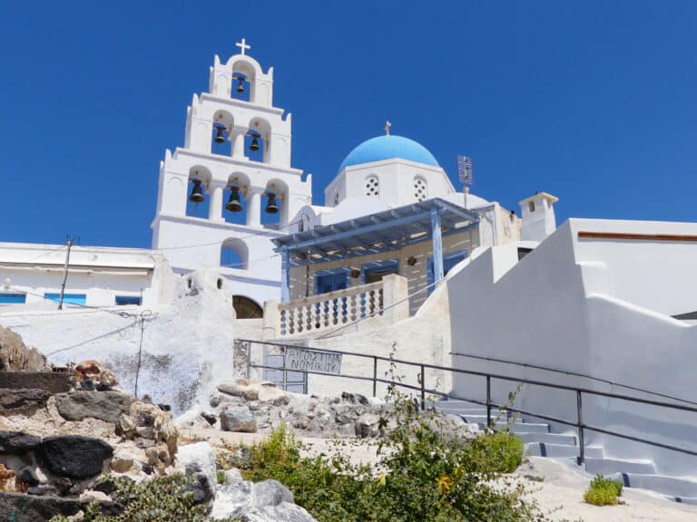 Terrasse et vue sur les toits de Pyrgos