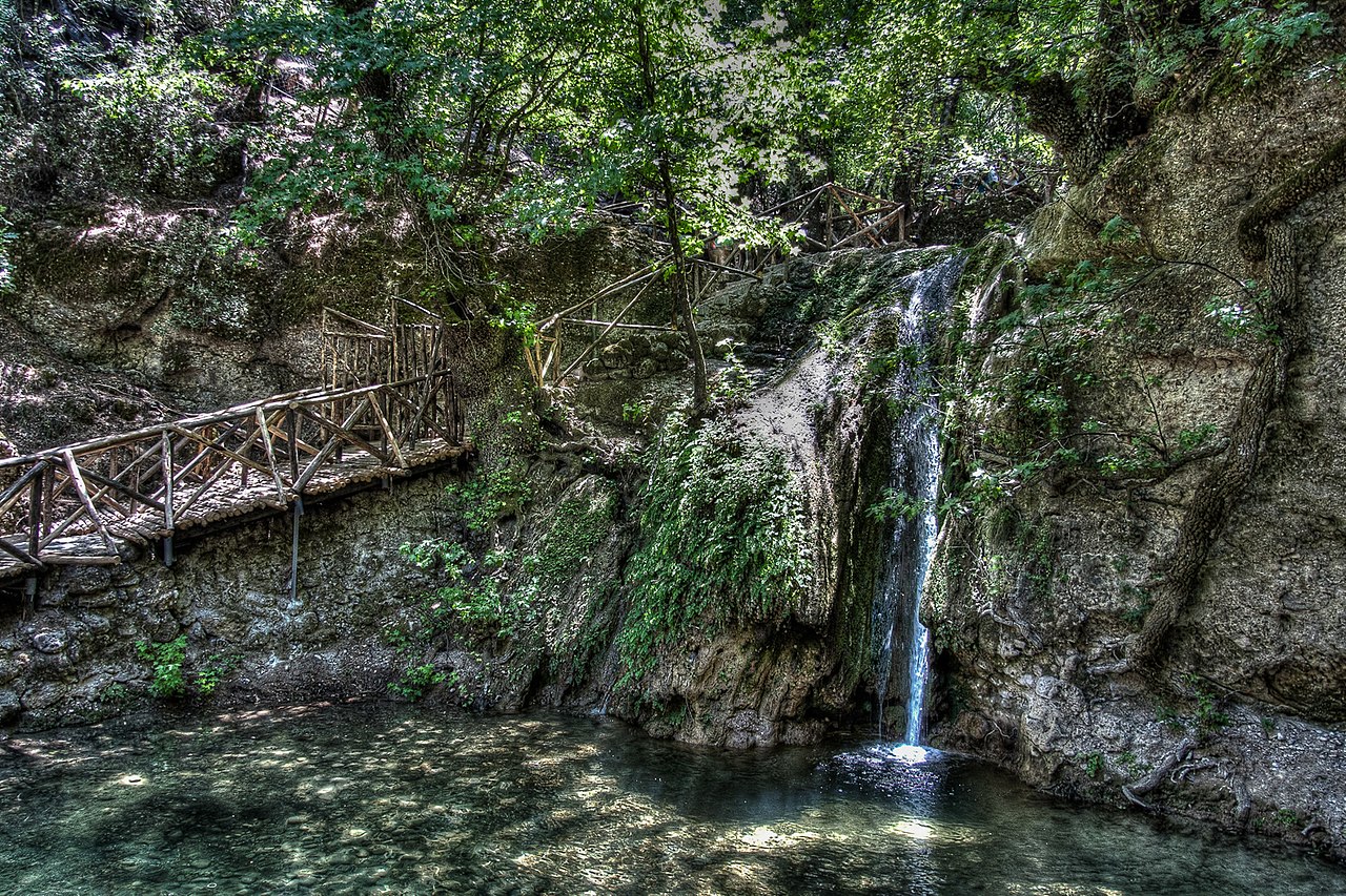 Cascade dans la Vallée des Papillons Rhodes