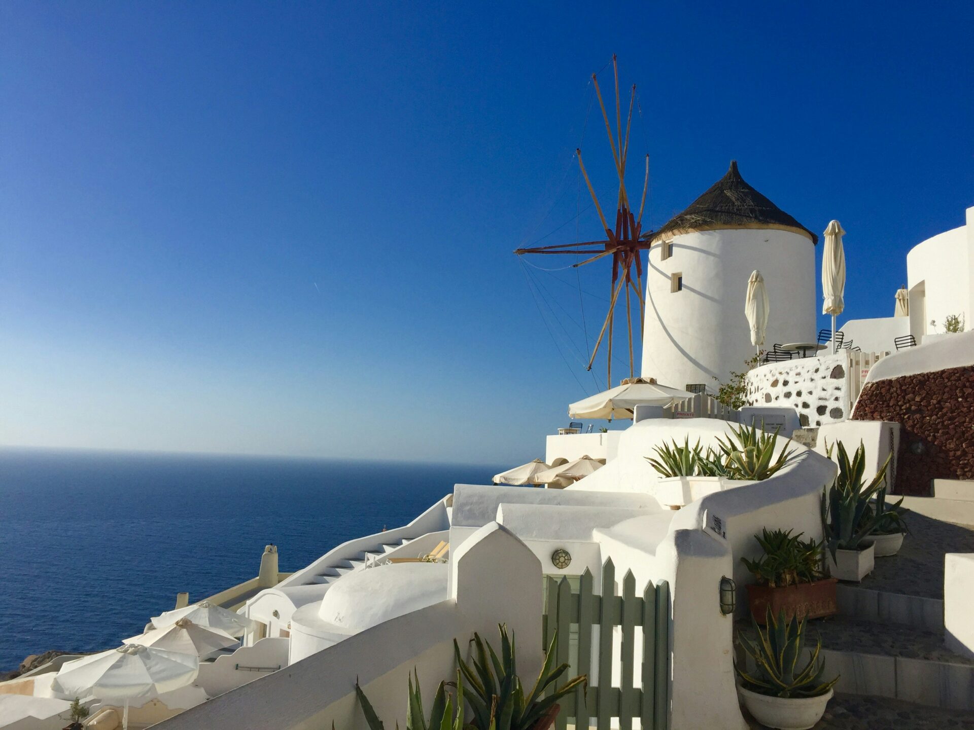 Paysage de Santorin vu depuis le circuit en bus