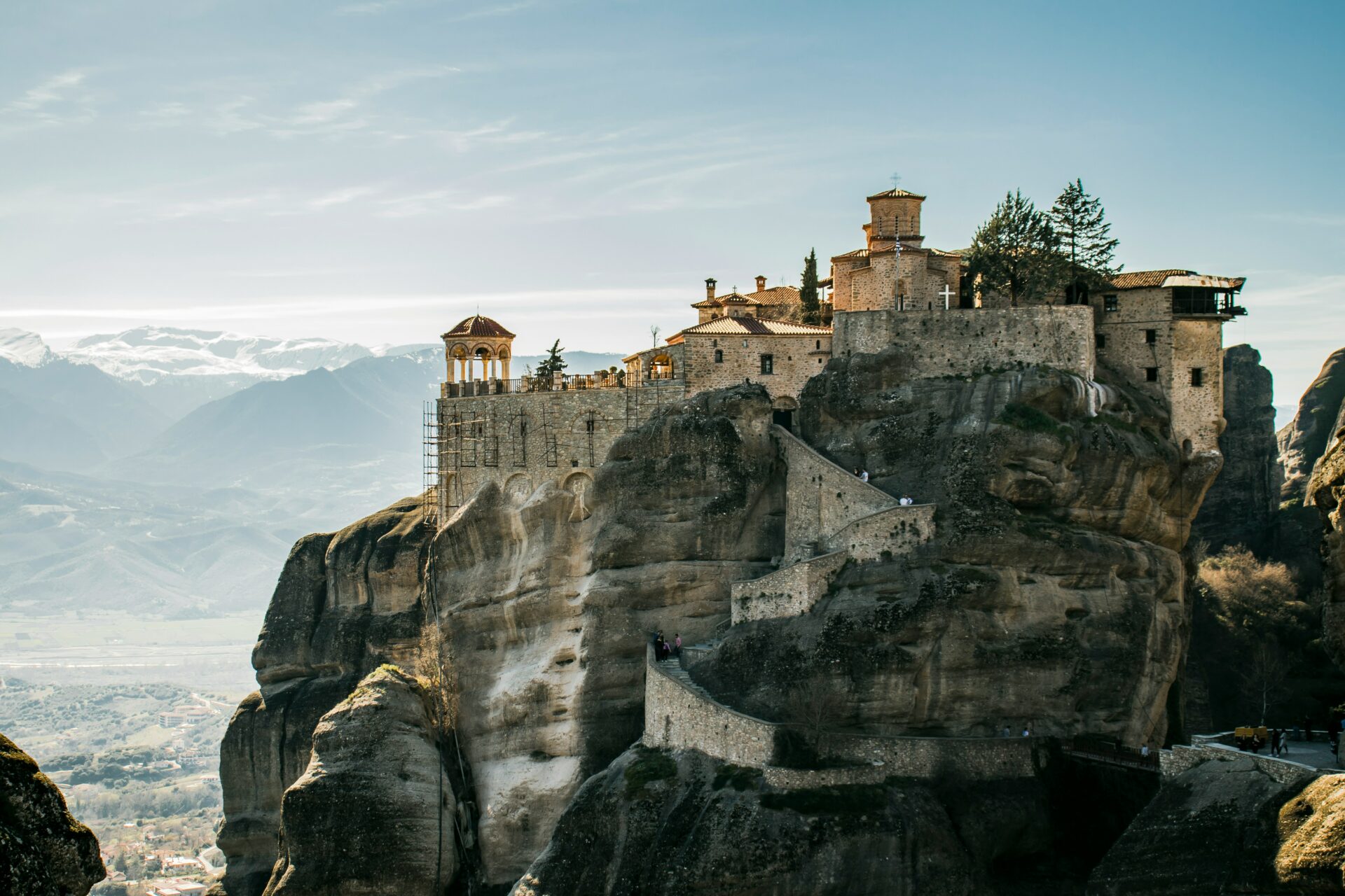 Monastère perché au sommet d'un piton rocheux aux Météores