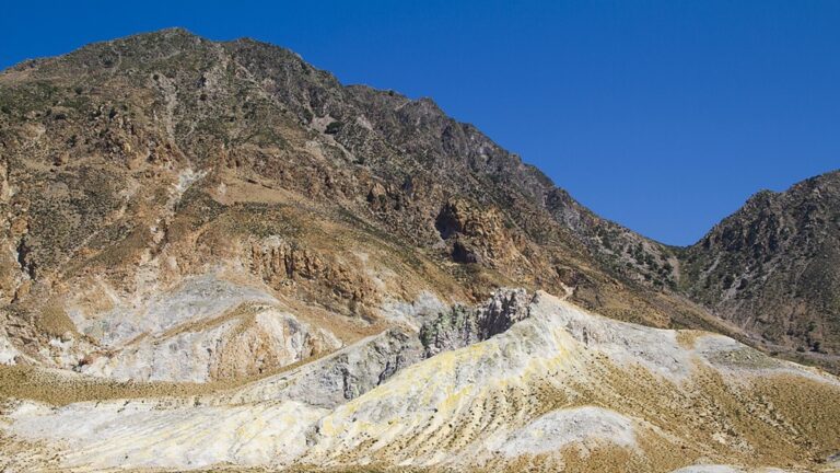 visiter nisyros cratere